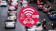 La nueva etiqueta roja de la DGT ya está aquí: qué significa y por qué va a cambiar la movilidad en España