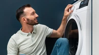 Lavar la ropa con sal: para qué sirve esta mezcla y por qué la recomiendan los expertos en limpieza