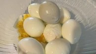 ¿Por qué hay huevos cocidos que tienen la yema gris? Esta es la desconocida respuesta
