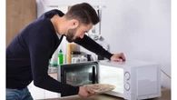 ¿Cuánto cuesta tener el microondas enchufado todo el día? Este es el dinero que estás perdiendo