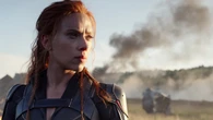 Uñas 'midi' y tono salmón: la combinación ganadora de Scarlett Johansson que querrás copiar