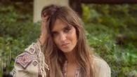 Sara Carbonero da la bienvenida a su estación favorita con vestido bohemio y las botas altas que vuelven cada otoño