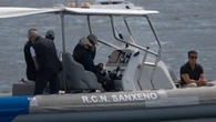El Rey Juan Carlos cambia el timón por la lancha Cristina en el último día de regatas en Sanxenxo