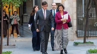 Illa riega de millones el catalán mientras los profesores siguen en huelga por mejoras salariales