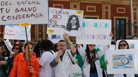 La OMC acusa a Mónica García de deteriorar la profesión médica