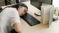 ¿Te pueden echar del trabajo por quedarte dormido? La Justicia da la razón al empleado