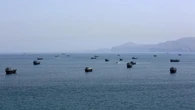 Irán dispara contra un carguero en Ormuz pese al acuerdo con Estados Unidos para reabrir el estrecho