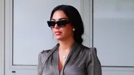Georgina Rodríguez llega a Venecia con un conjunto de lunares de lo más elegante y presumiendo de anillo de compromiso