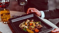 Seis de cada diez españoles confía antes en las reseñas que en el precio a la hora de elegir restaurantes para sus vacaciones
