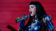Katy Perry desata la polémica en su cumpleaños: una tarta lanzada al suelo divide a sus fans
