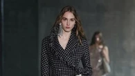 Del glamour del viejo Hollywood a los vestidos florales: así ha sido el espectacular debut Crucero 2027 de Jonathan Anderson para Dior en Los Ángeles