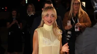 Del diseño que Sabrina Carpenter estrenó antes que la pasarela al inesperado look denim de Miley Cyrus: así ha sido el front row de Dior en Los Ángeles