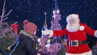 Así va a ser la mágica Navidad Encantada en Disneyland Paris: fechas, el estreno de Mamá Noel, espectáculos, sorpresas e incluso nieve