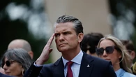 El secretario de Defensa de EE UU alerta en Normandía de la "invasión de inmigrantes" en las playas europeas
