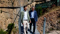Primera reunión de Moreno con Vox en Andalucía para acordar el "reparto de sillones" del Parlamento