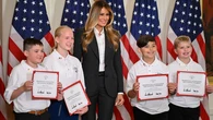 La paradoja de los Trump: Melania premia el buen uso de la IA mientras Donald la usa como arma