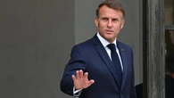 Aparecen cabezas de cerdos, una con la palabra "Macron", en varias mezquitas de París