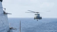 EE UU ataca un barco que intentaba romper el bloqueo a Irán cerca del estrecho de Ormuz