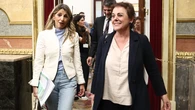 Yolanda Díaz encuentra el equilibrio perfecto entre comodidad y elegancia en el Congreso: el look con vaqueros que redefine el estilo institucional