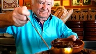 Quién es Amadeo, el histórico tabernero de 97 años que ha conquistado a Feijóo y Almeida con sus caracoles