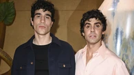 Los Javis conquistan el front row de Chanel con dos apuestas que resumen el nuevo lujo masculino