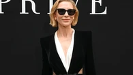 Cate Blanchett vuelve a coronarse como icono de estilo en el desfile de Armani Privé con un esmoquin de alta costura