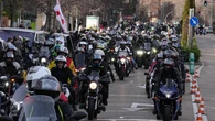 Los motoristas estallan contra la DGT por el uso obligatorio de guantes