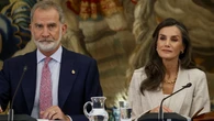 La Reina Letizia tiene el truco definitivo para vestir elegante durante la ola de calor: un traje de lino y una melena impecable