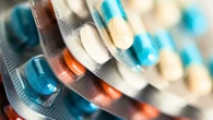 Estos son los graves riesgos de partir, triturar o disolver los medicamentos