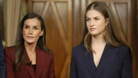 La Reina Letizia se coordina con Leonor en Navarra y estrena bolso de Carolina Herrera de 790 euros