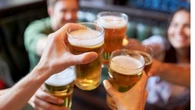 ¿Mahou verde o roja? Esta es la verdadera diferencia que solo los expertos cerveceros conocen