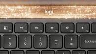 Logitech lanza un teclado que nunca tendrás que cargar: se alimenta con cualquier luz, incluso la de una bombilla