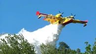 Así es el Canadair CL-415, el 'gigante' del aire que combate los incendios en España