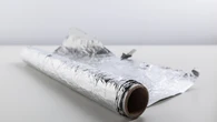 El truco del papel de aluminio que ayuda a que tus plantas crezcan sanas y fuertes