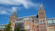 El Rijksmuseum convierte su fachada y auditorio en un cine de la Ámsterdam ocupada