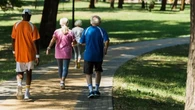 Cómo mantenerse activo después de los 60: rutinas recomendadas por entrenadores para mantenerse saludable