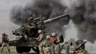 Defensa encargará a Indra y EM&E los nuevos obuses del Ejército de Tierra y el vehículo anfibio de Infantería de Marina