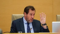 Una caída en los servidores informáticos de Adif provoca retrasos y paradas en el AVE cuando Puente comparece en el Congreso