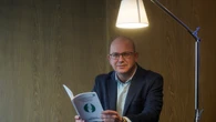 Pedro Martín-Barrajón: «Hablar sobre el suicidio no aumenta su riesgo; abre la puerta a la prevención»