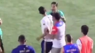 Vergüenza en el fútbol: abofetean a una árbitra y su reacción es impactante