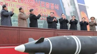 Kim Jong-un enseña a todos su nuevo misil balístico: podría ser más letal de lo que se creía al principio
