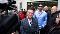 La Policía británica retiene a Tommy Robinson en Heathrow bajo la ley antiterrorista