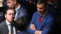 Los diplomáticos recurren a Sánchez para cambiar su reglamento "franquista" ante la inacción de Albares