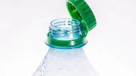 Las botellas de plástico vuelven a cambiar después del tapón no extraíble: ¿cómo serán a partir de ahora?
