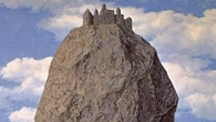 Un niño perfora con una piña "El castillo de los Pirineos" de Magritte