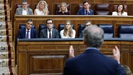 El "señor P.S." se abona al 'y tú más' después de que Feijóo le exija dimitir "por corrupción o incompetencia"