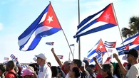 Raúl Castro vuelve a aparecer en público para condecorar a militares cubanos