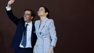 Ayuso recupera el traje celeste de Vicky Martín Berrocal y coincide con la Princesa Leonor en la gran misa en Cibeles