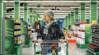 Tiene 75 años, vive sola y ha dejado de buscar ofertas: “Ahorrar dinero ya no tiene sentido”