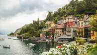 Hasta 200 euros de multa por pasear en bañador o sin camiseta: el pueblo italiano que quiere frenar el turismo masivo